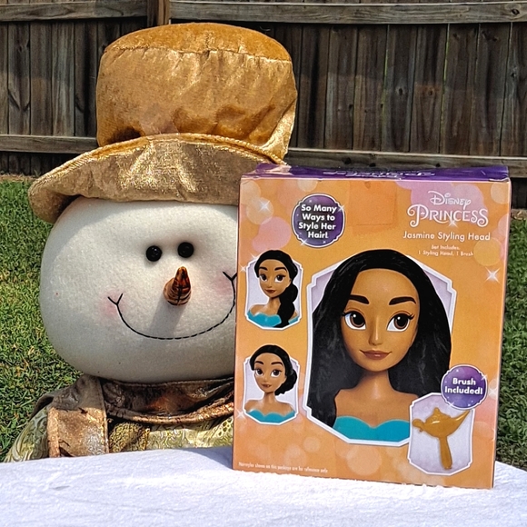 Disney Princess Jasmine Styling Head And Hair Brush Set - Picture 4 of 5